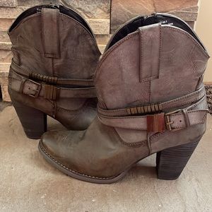 NWOT very volatile short grey boots